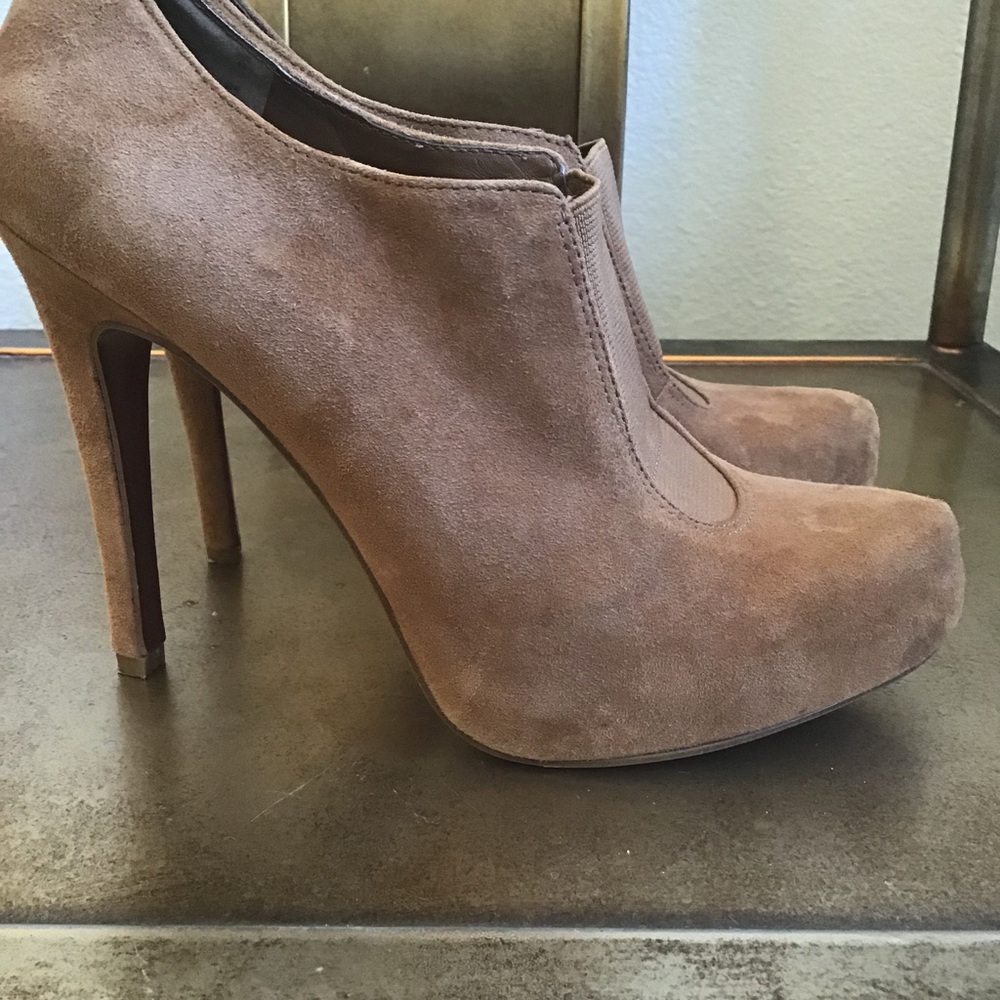 Shoes - Picture 5 of 7